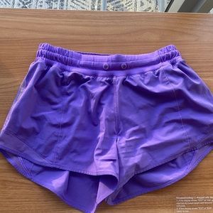 lululemon hotty hot 2.5 shorts purple sz 6